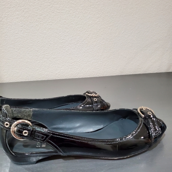 Stuart Weitzman Chitchat black patten leather open toe flats 6.5. - Picture 3 of 10